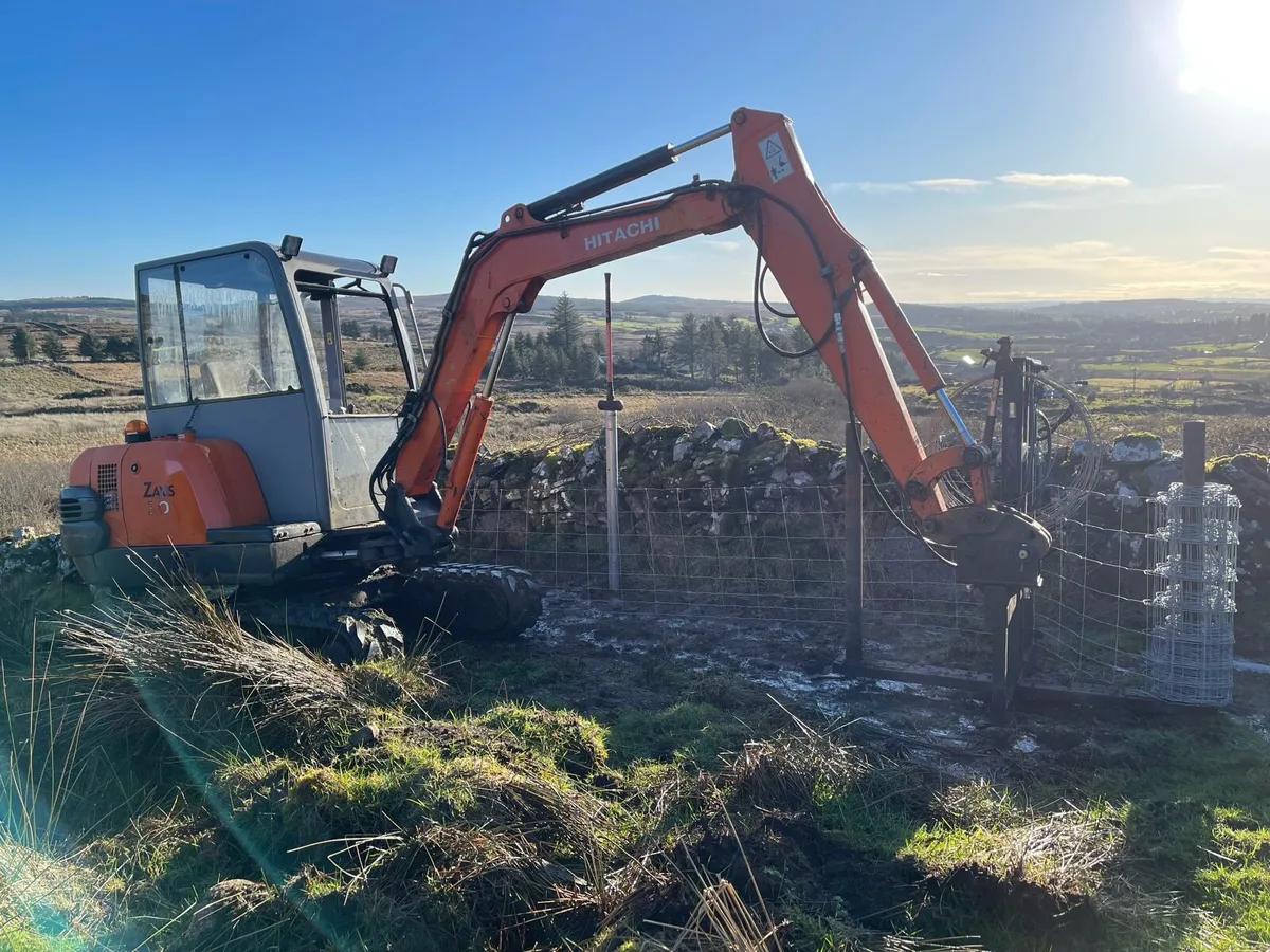 Fencing Contractor - Image 4