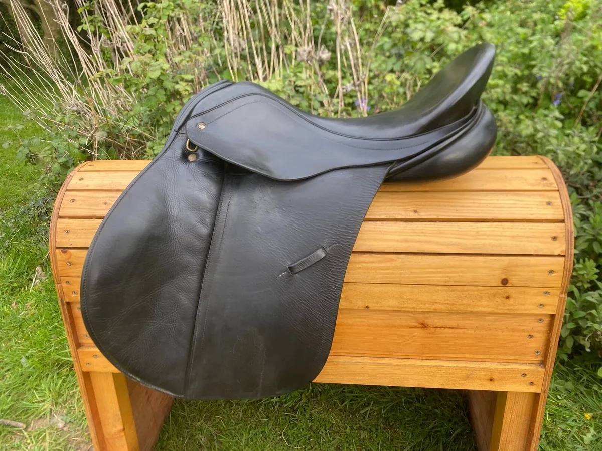 Albion k2 black Leather 17.5” saddle - Image 3