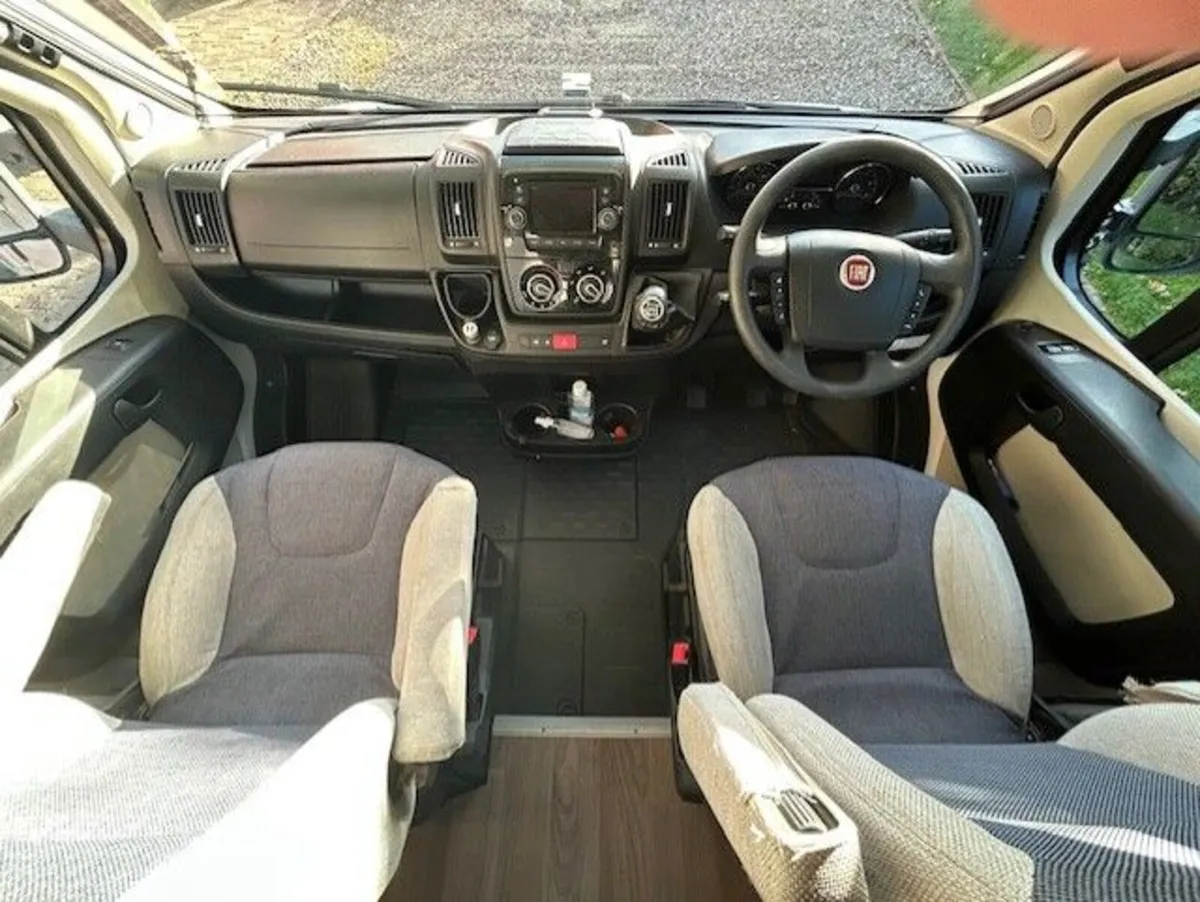 2017 WEINSBERG CARAHOME 550MG 4 BERTH  MOTORHOME - Image 3