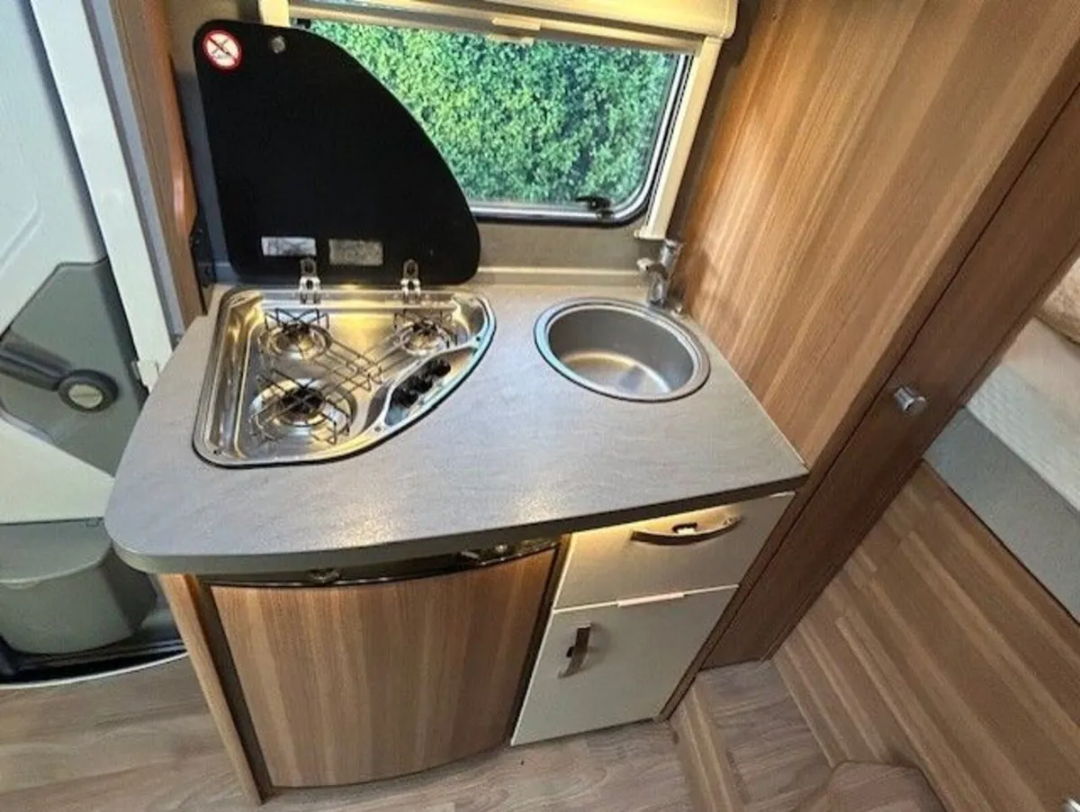 2017 WEINSBERG CARAHOME 550MG 4 BERTH  MOTORHOME - Image 4