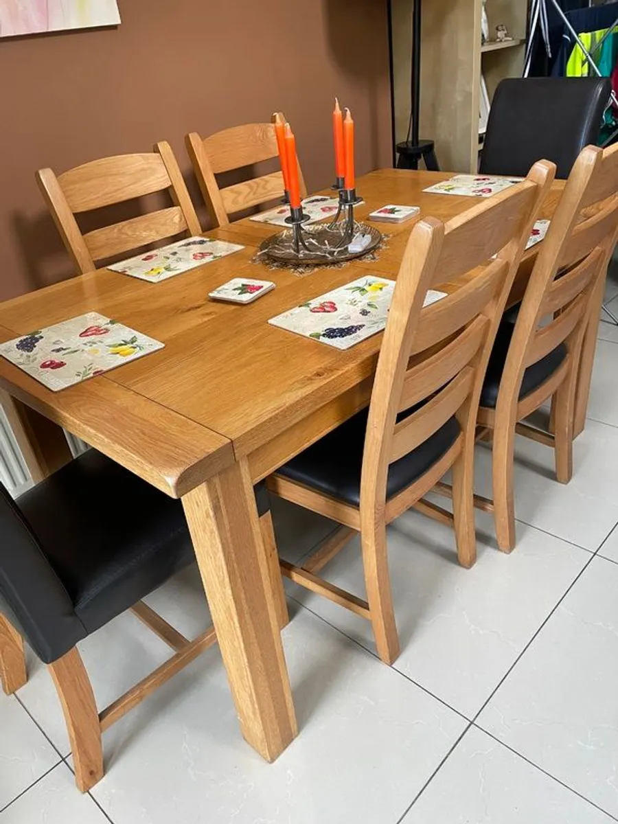 Dining table and 6 chairs - Image 2