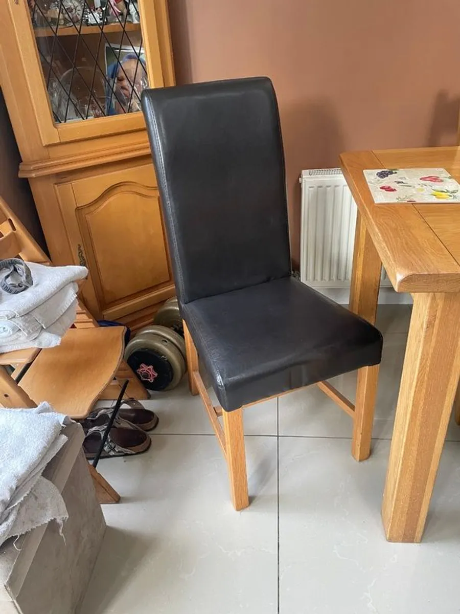 Dining table and 6 chairs - Image 4