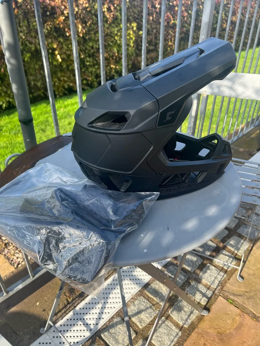 Cratoni Interceptor 2.0 Fullface MTB Helmet - New - Image 2