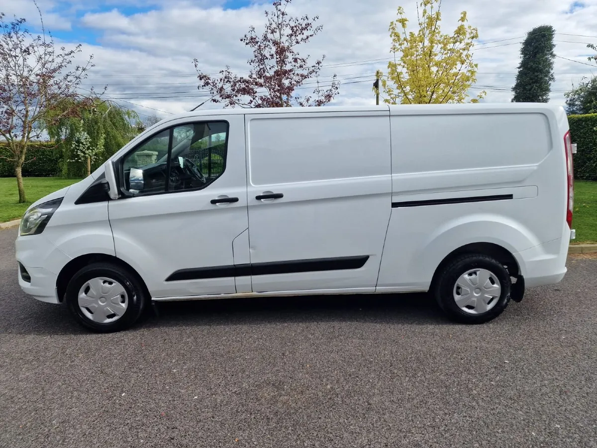Ford Transit Custom 2022 - Image 2