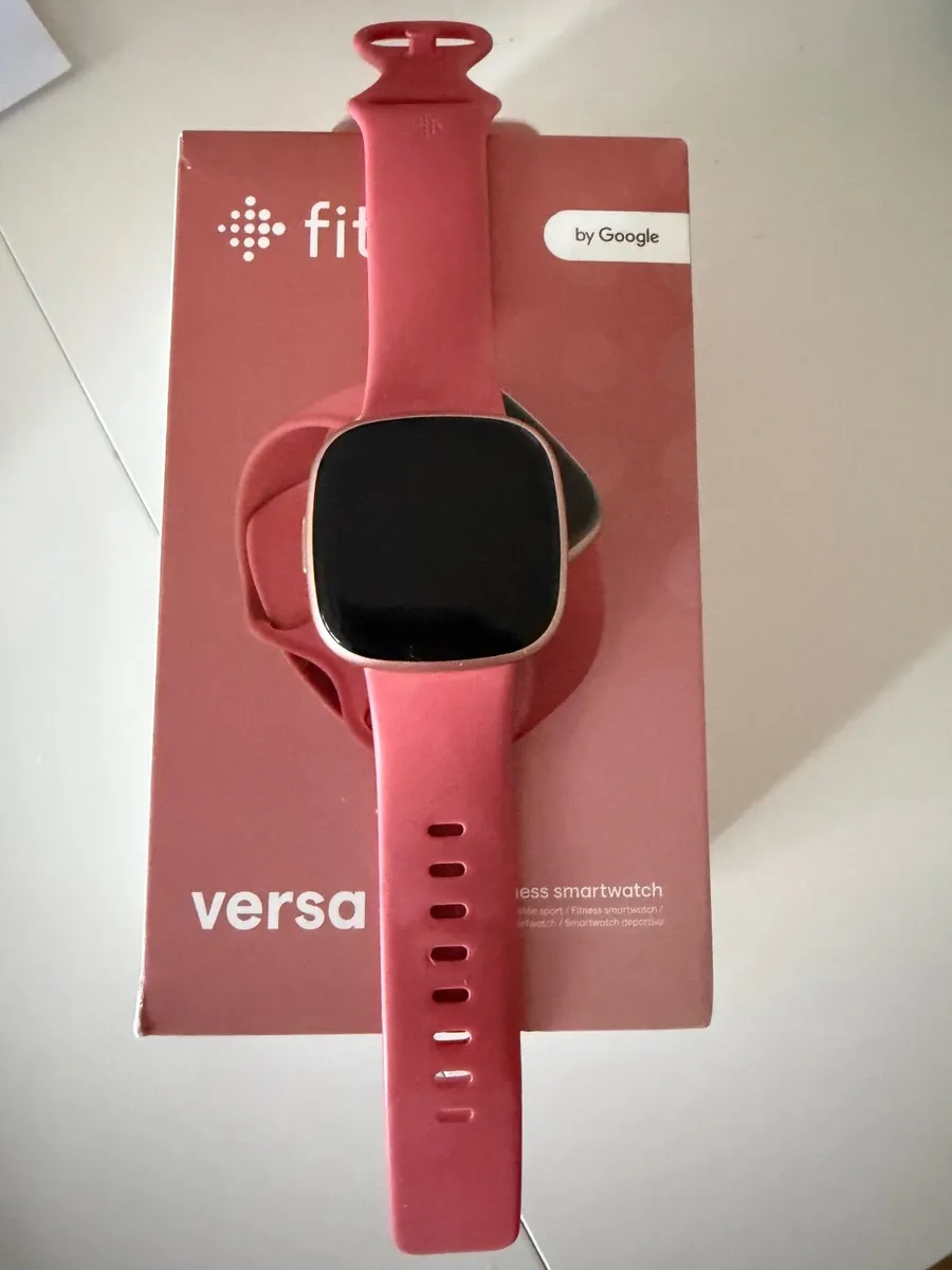 fitbit versa 4 women watch - like new - Image 1