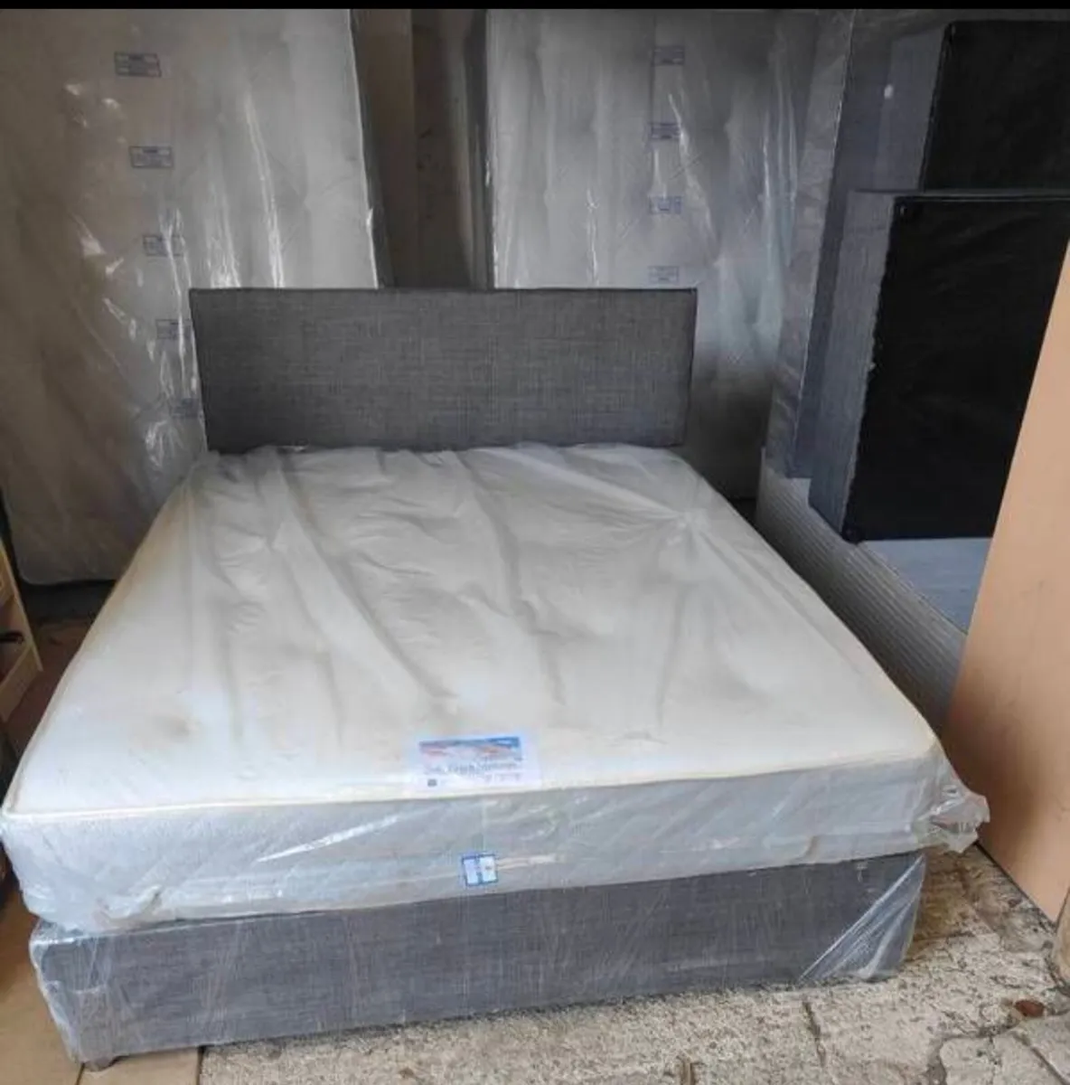 Double divan bed - Image 1