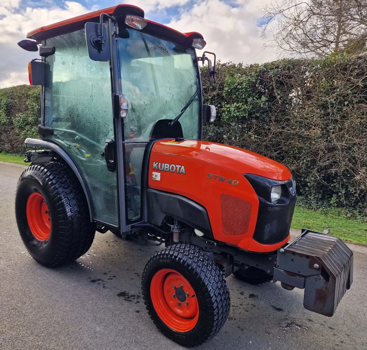 Kubota STW40 40hp Compact Tractor - Image 3