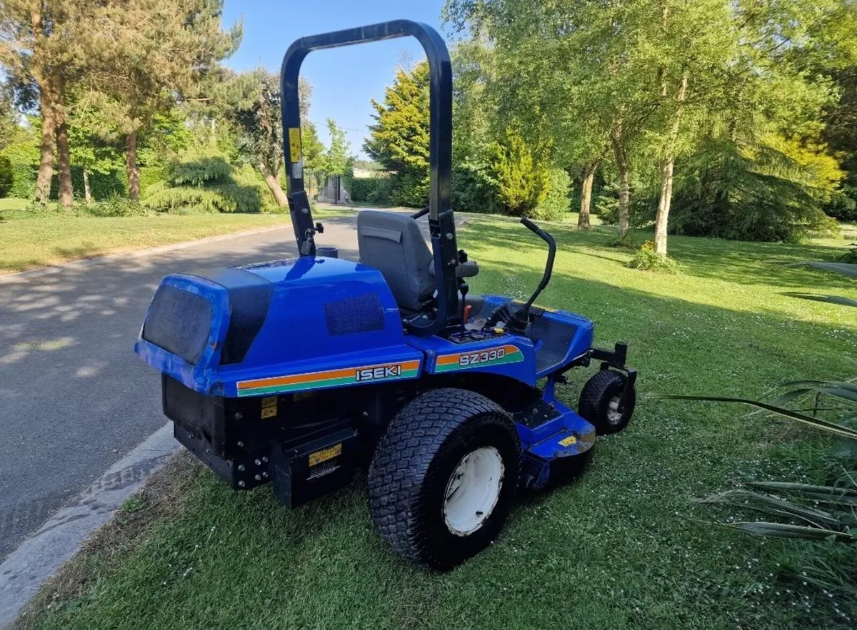 ISEKI zero turn ride on mower lawnmower 800 hrs - Image 2