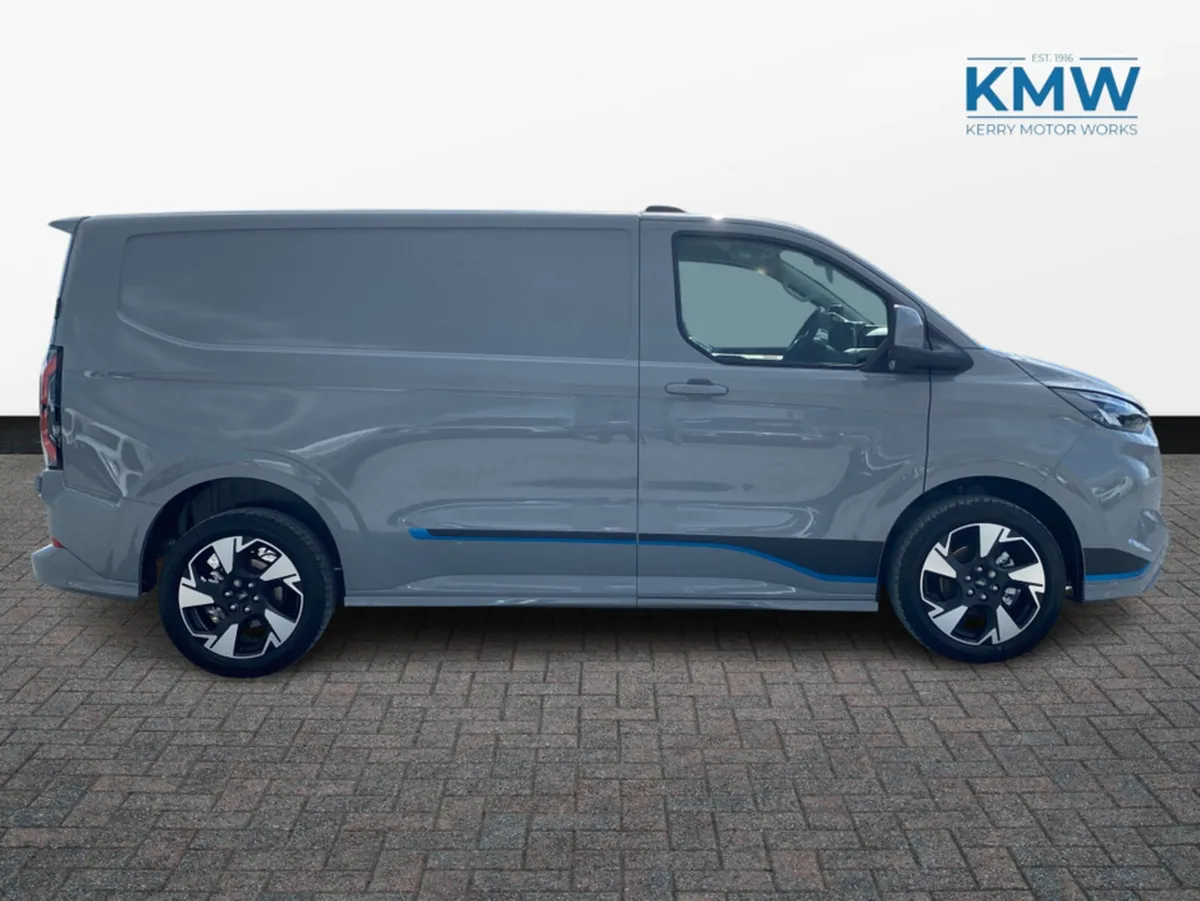 Ford Transit Custom 2.0 TDCI SWB Sport..Huge Spec - Image 4