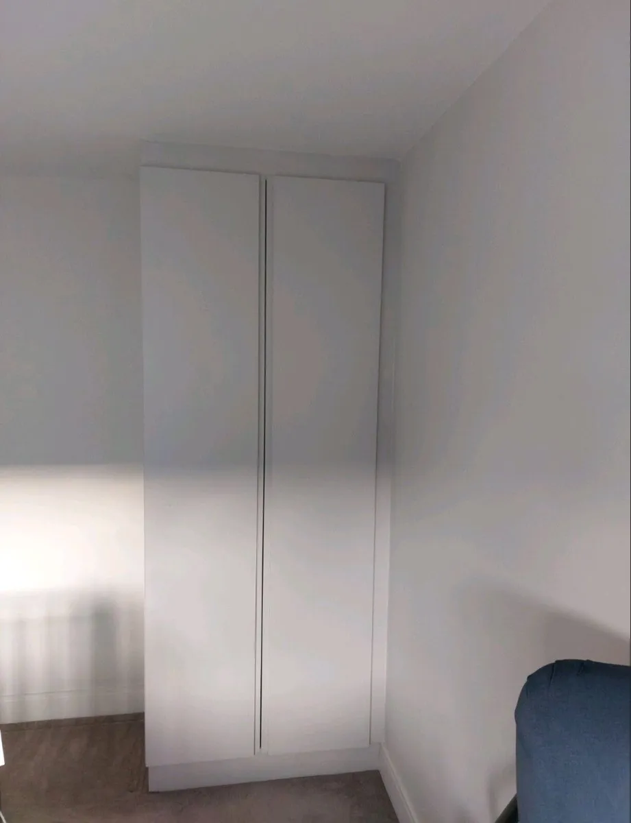 Double built-in wardrobe - Image 1