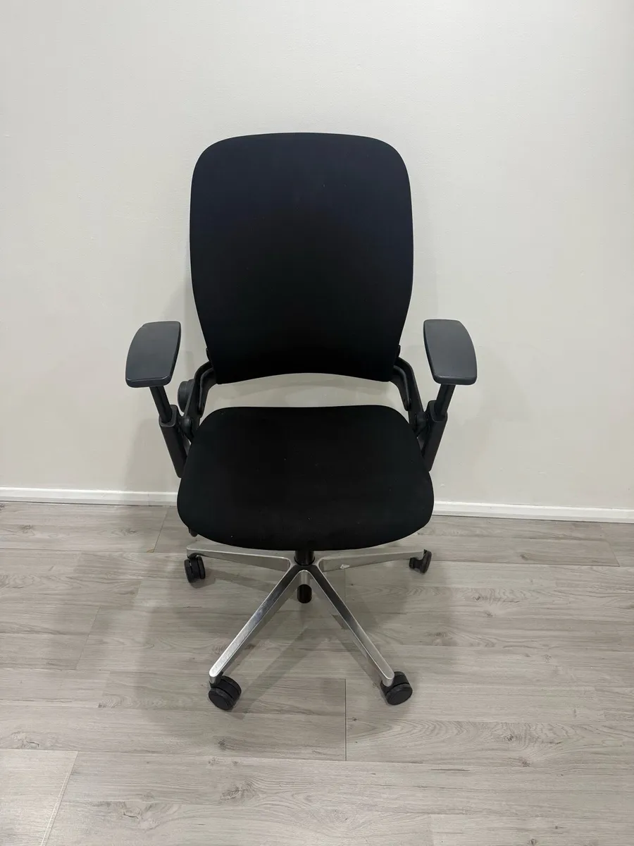 Steelcase Leap V2 Office Chair - Image 1