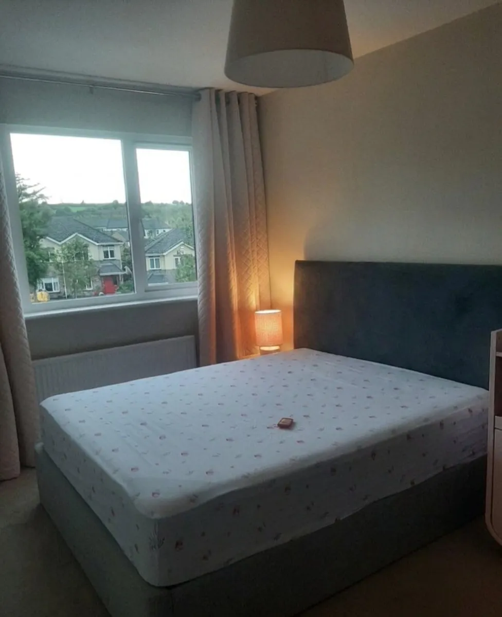 King size (5ft) base with King size (5ft) mattress - Image 1