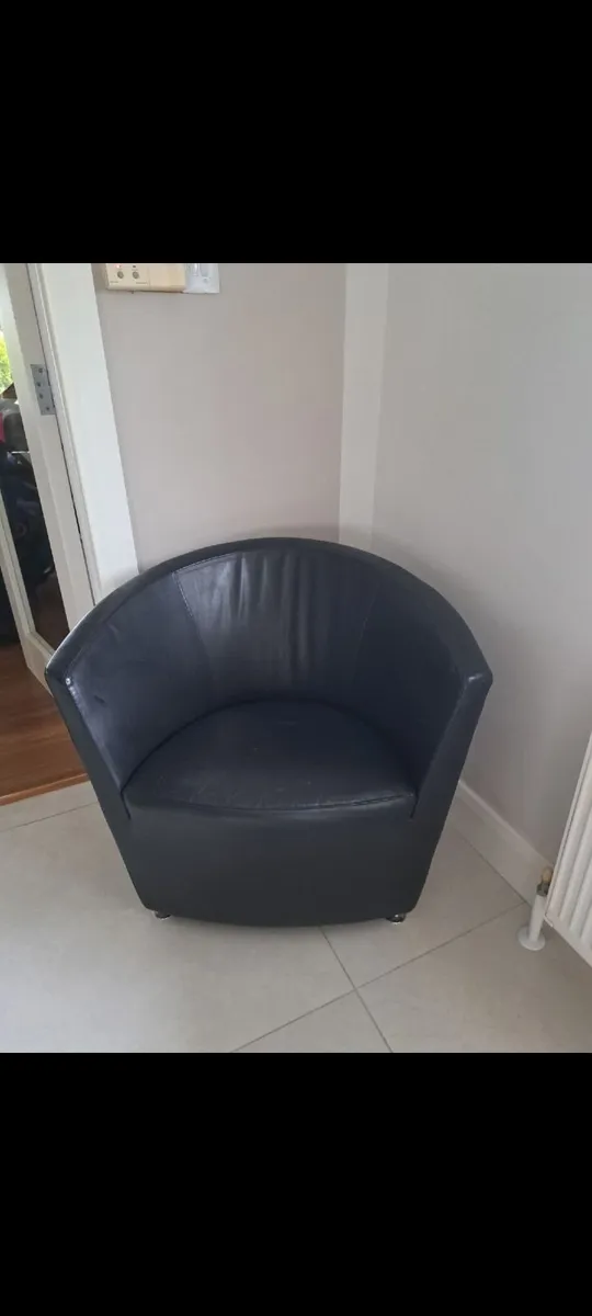 2 Italian black leather tub chairs - Image 1