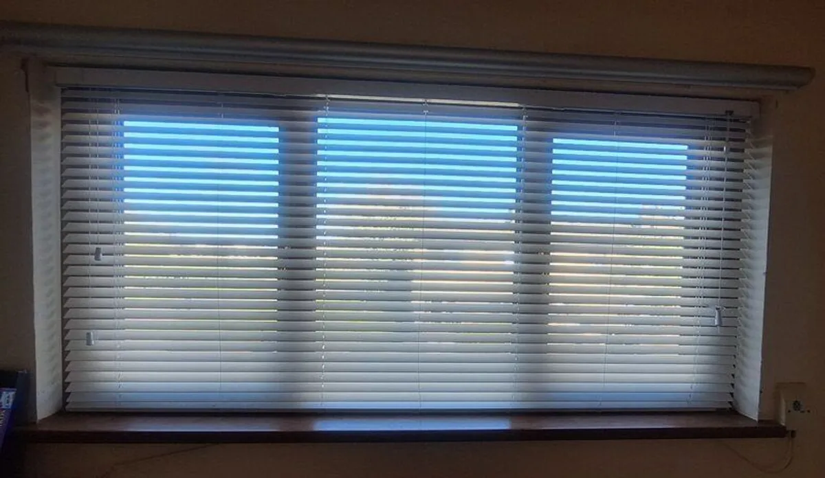 Venetian Blinds - Image 1