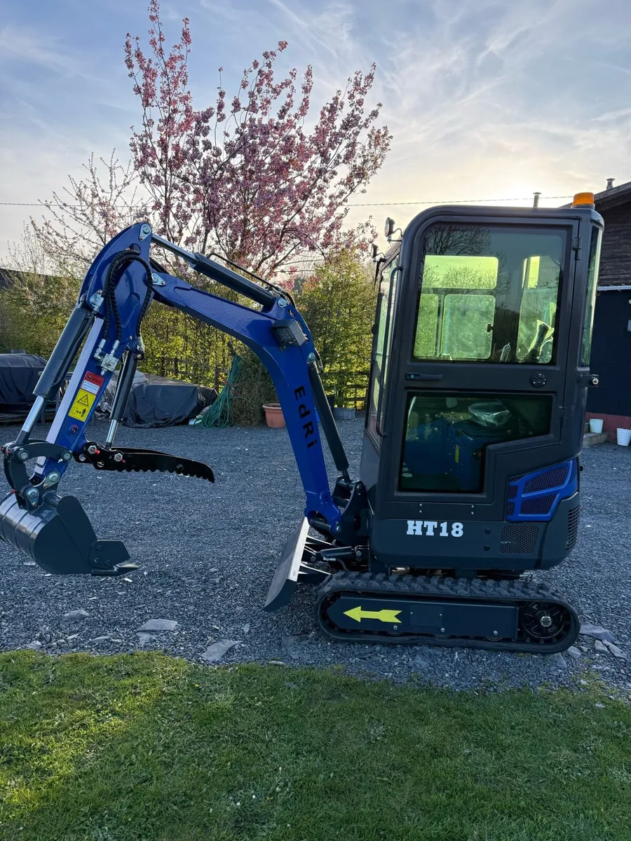 1.8t mini digger - Image 2