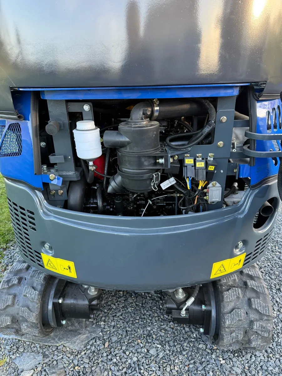 1.8t mini digger - Image 3