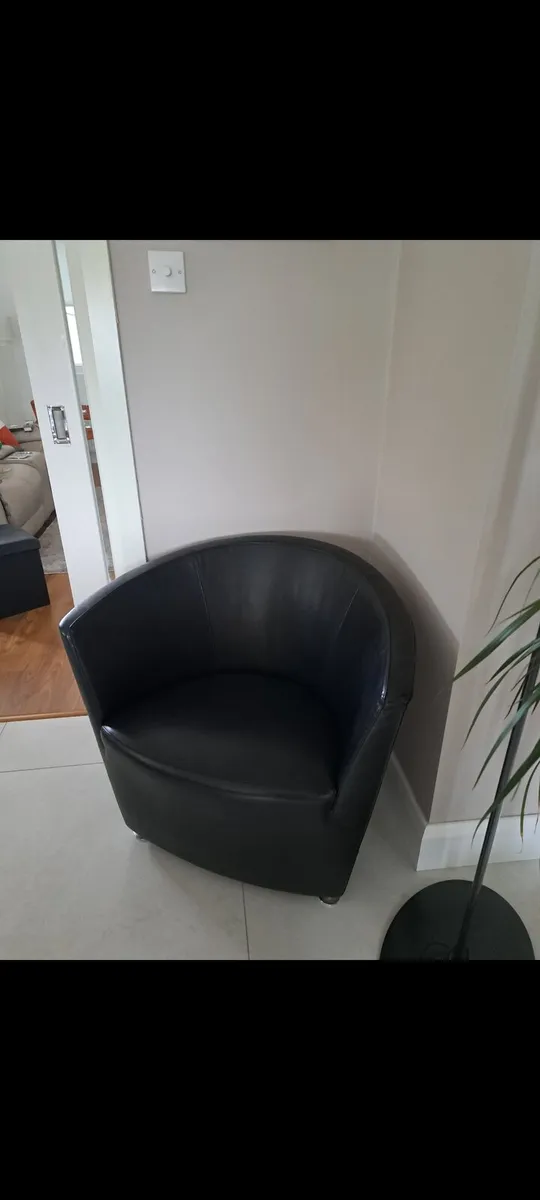 2 Italian black leather tub chairs - Image 2