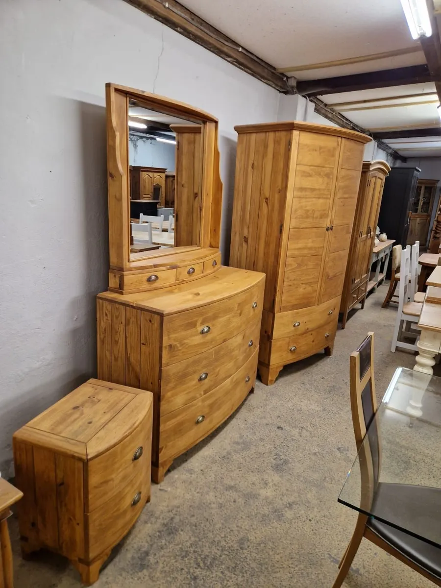 Pine bedroom set, wardrobe, chest, bedside locker - Image 4