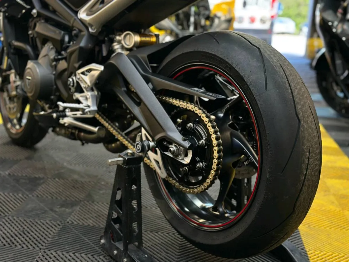 Triumph Street Triple 765RS - Image 4