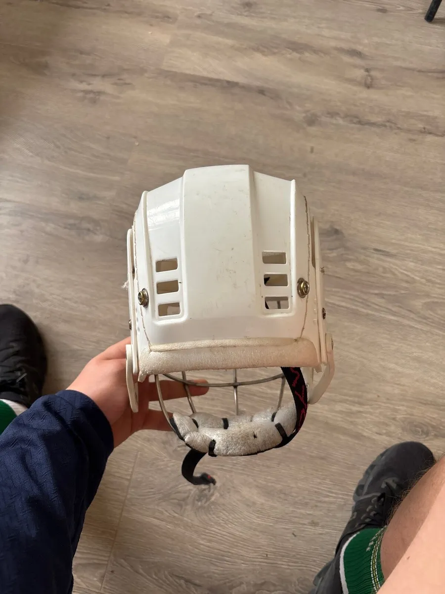 Gola helmet - Image 3