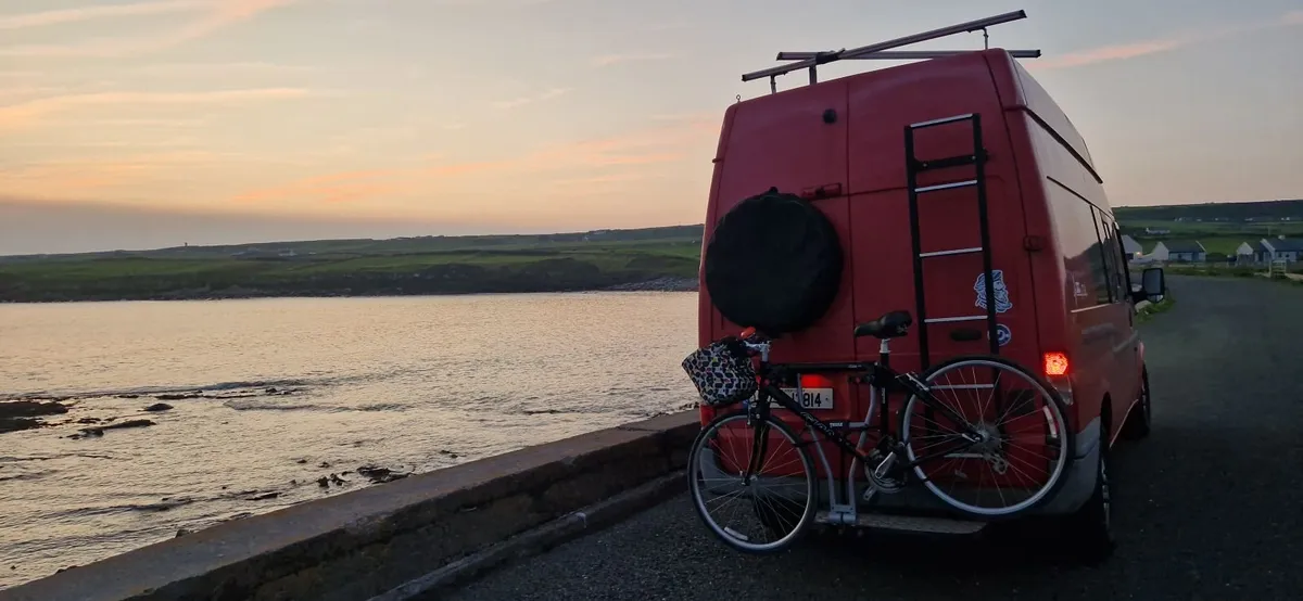 Campervan Red Transit 5 seater 2.2 diesel 2007 - Image 2
