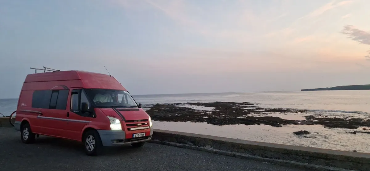 Campervan Red Transit 5 seater 2.2 diesel 2007 - Image 4