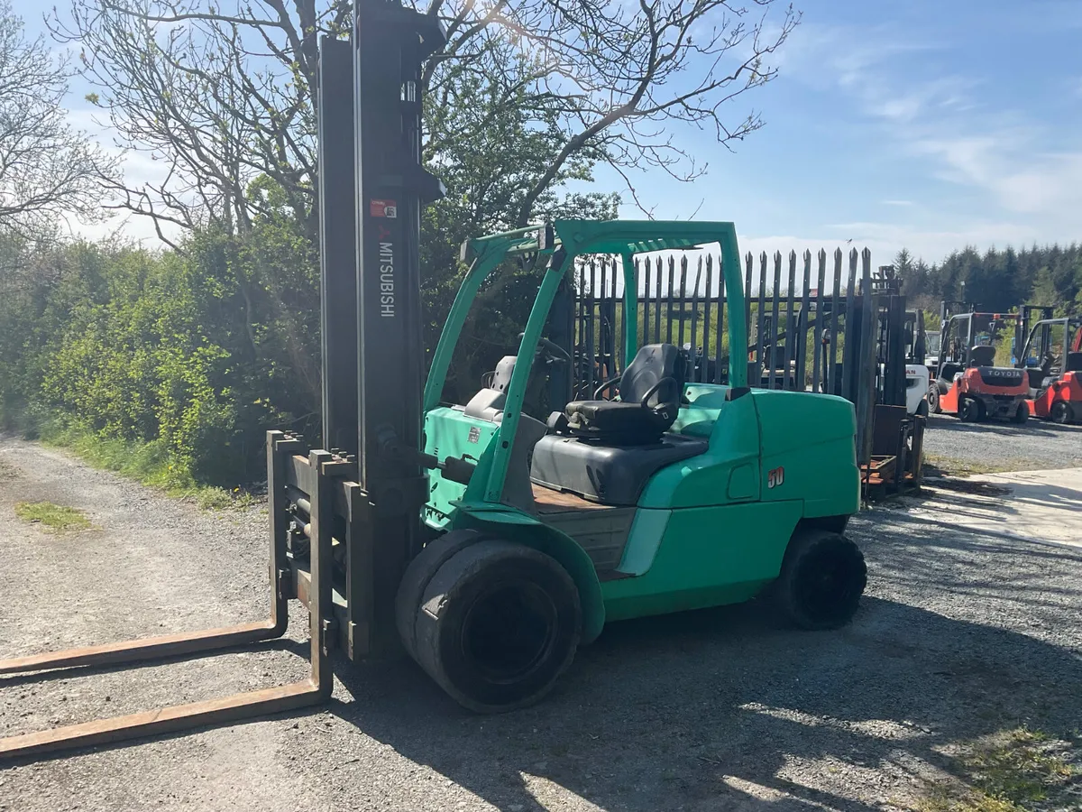 FORKLIFT - Image 1