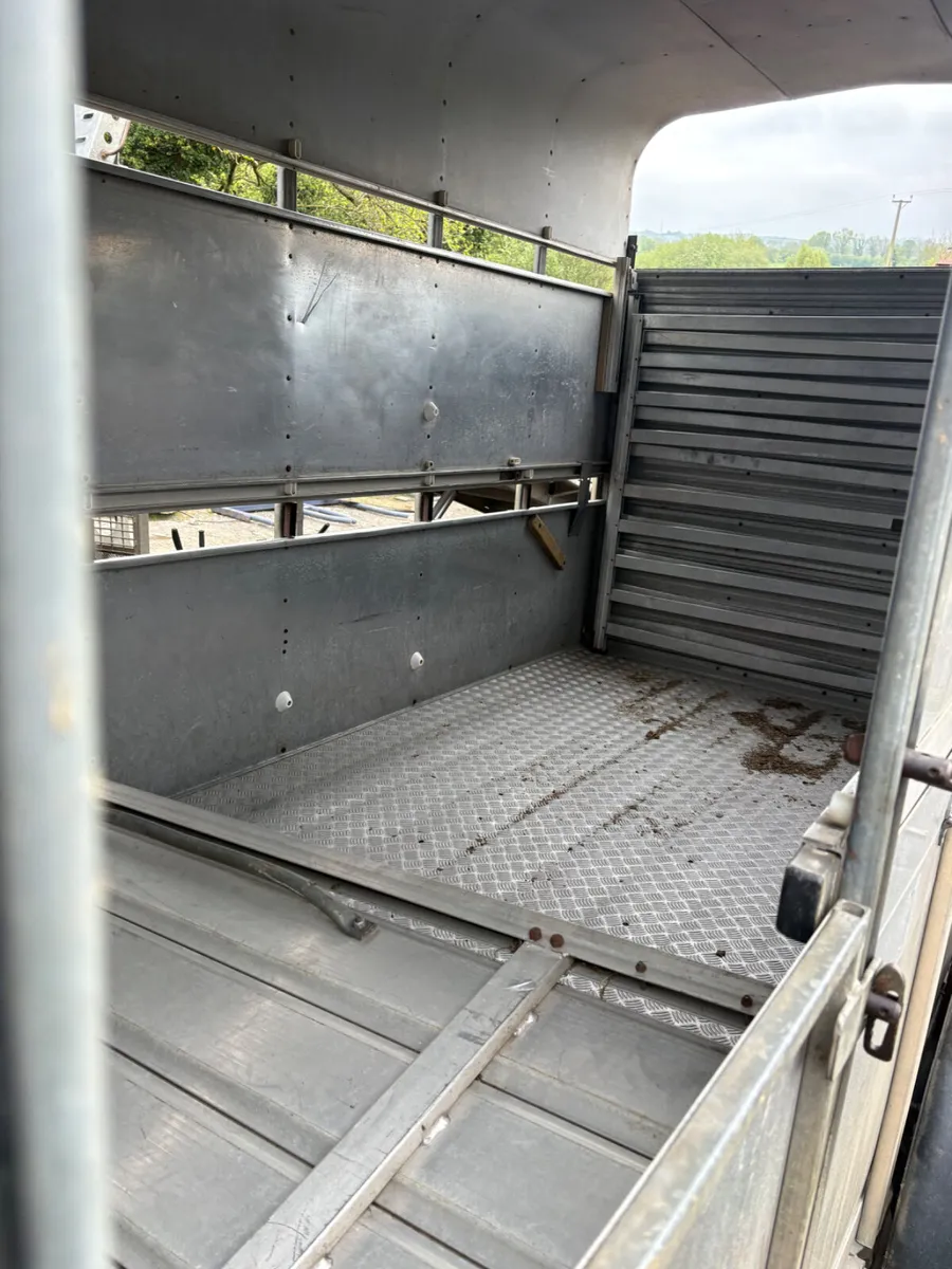 Ifor Williams 12ft high roof cattle trailer - Image 4
