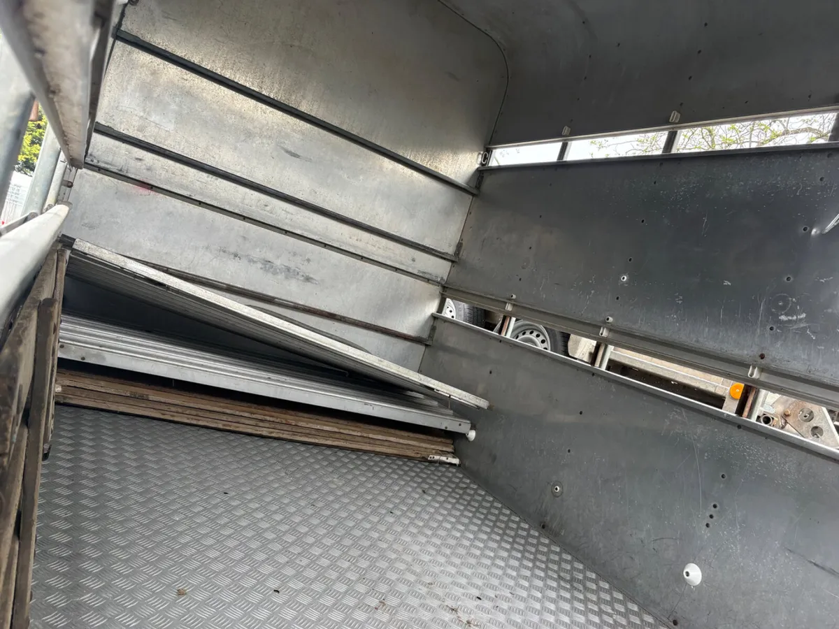 Ifor Williams 12ft high roof cattle trailer - Image 3