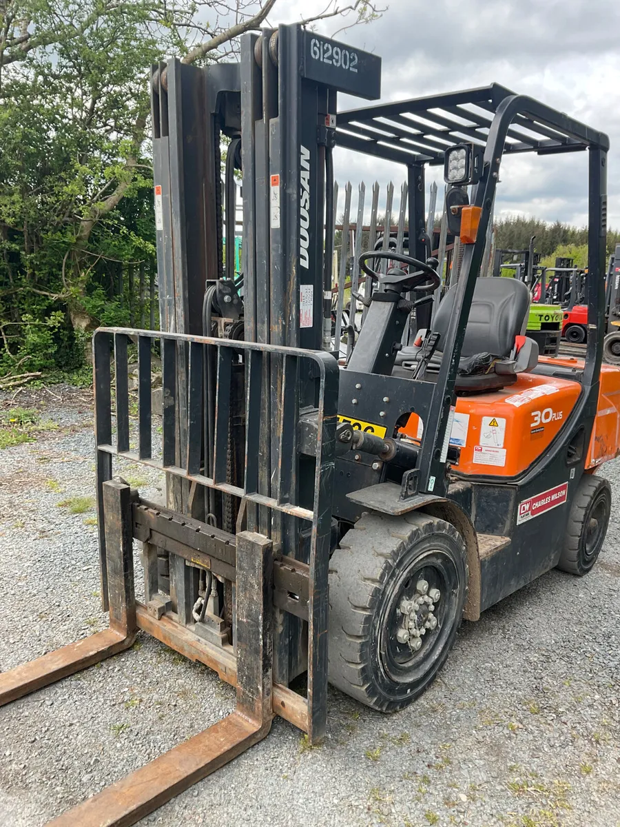 FORKLIFT - Image 2