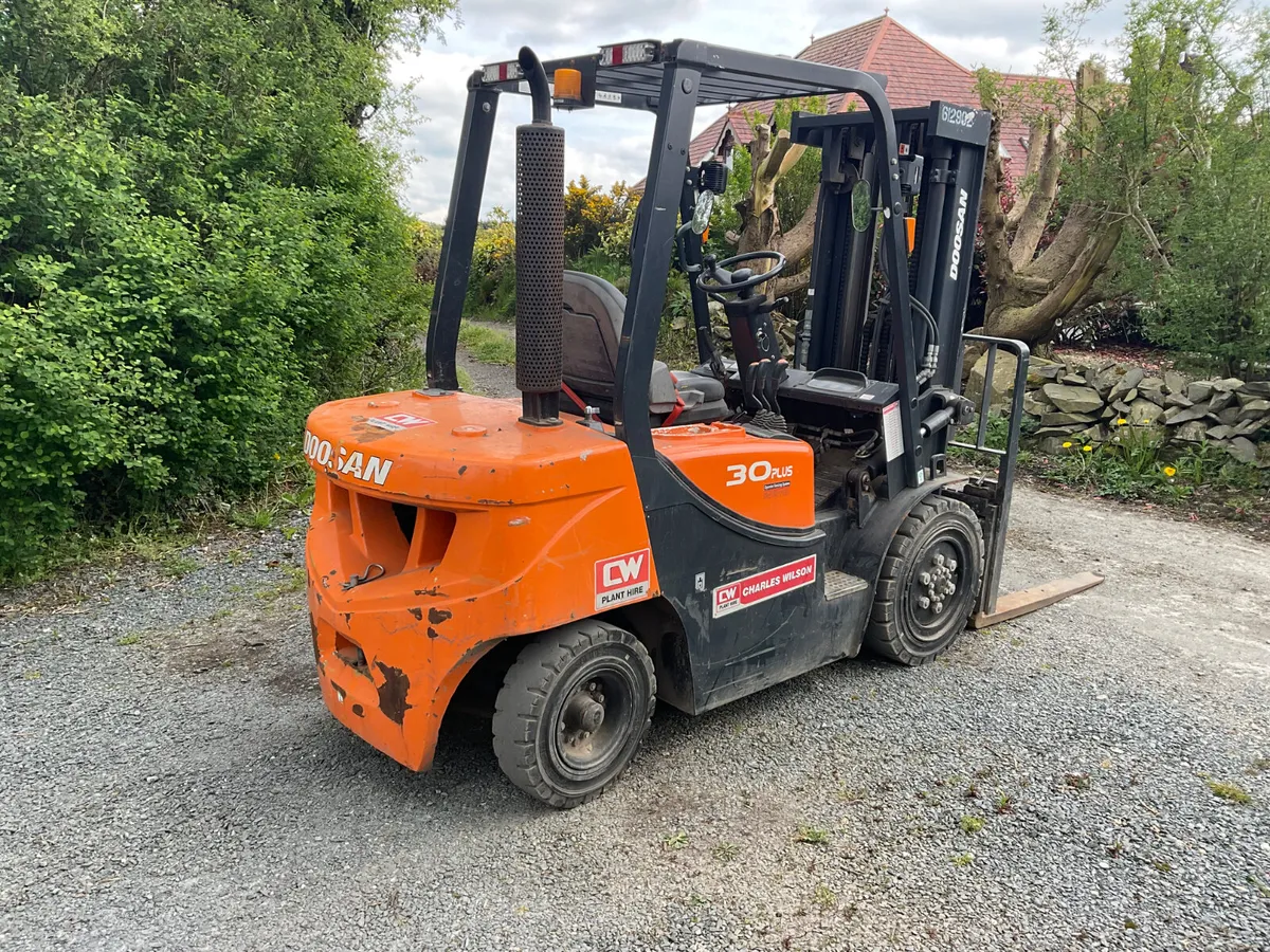 FORKLIFT - Image 4