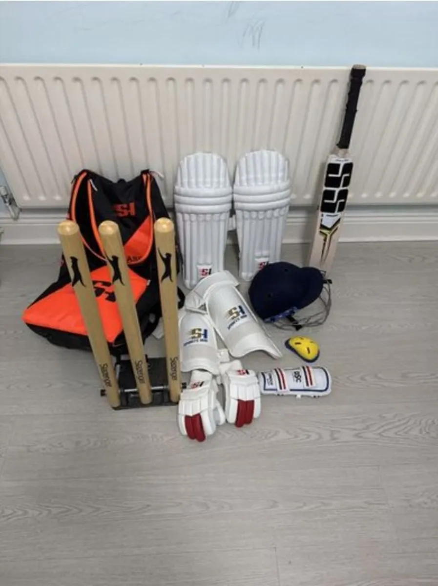 Cricket Kit (8 to 10 yr) with Add ons - Image 1