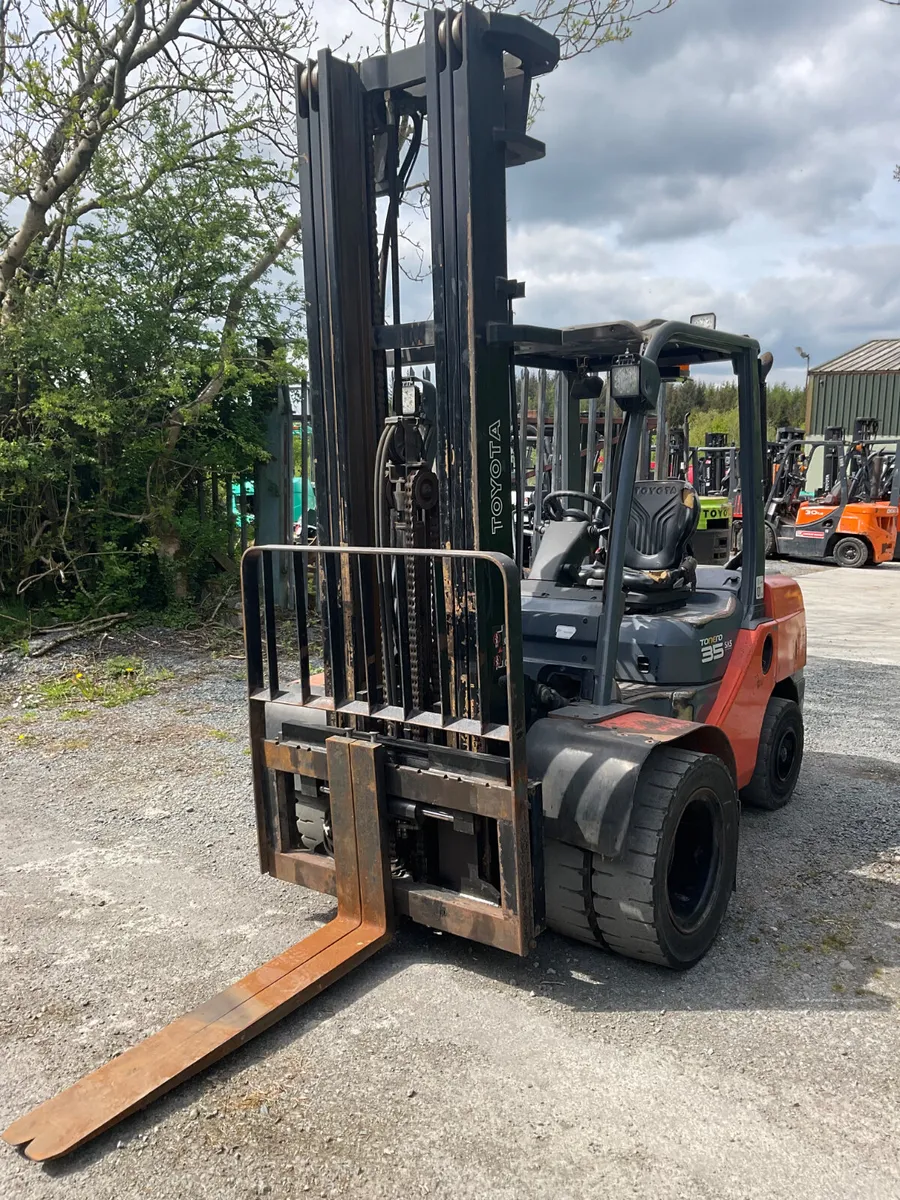 FORKLIFT - Image 2