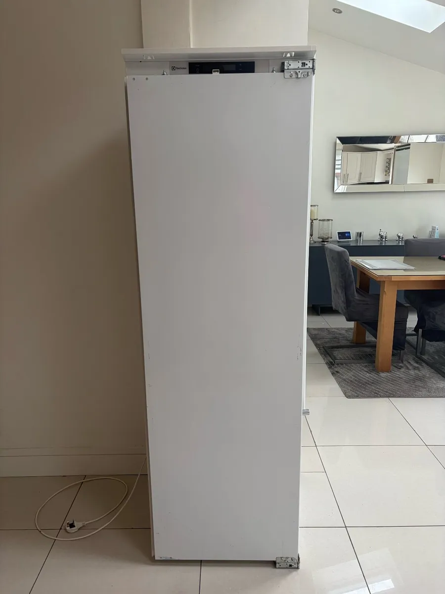 Integrated Fridge - Image 1