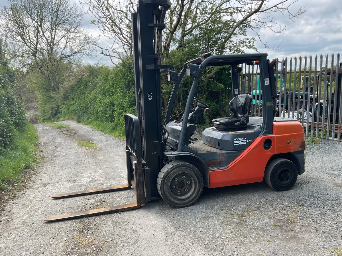 FORKLIFT - Image 1