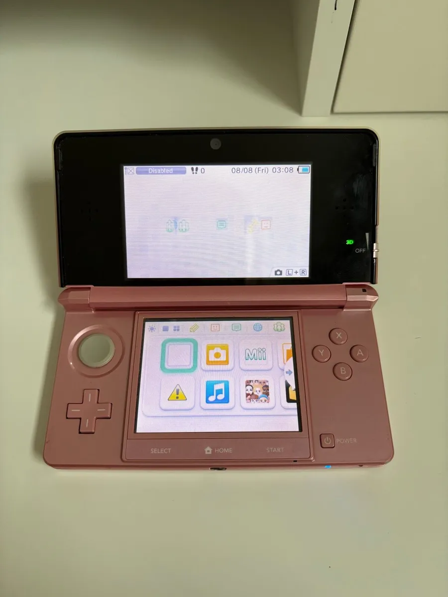 Nintendo 3DS Pink Console + 3 games bundle - Image 1