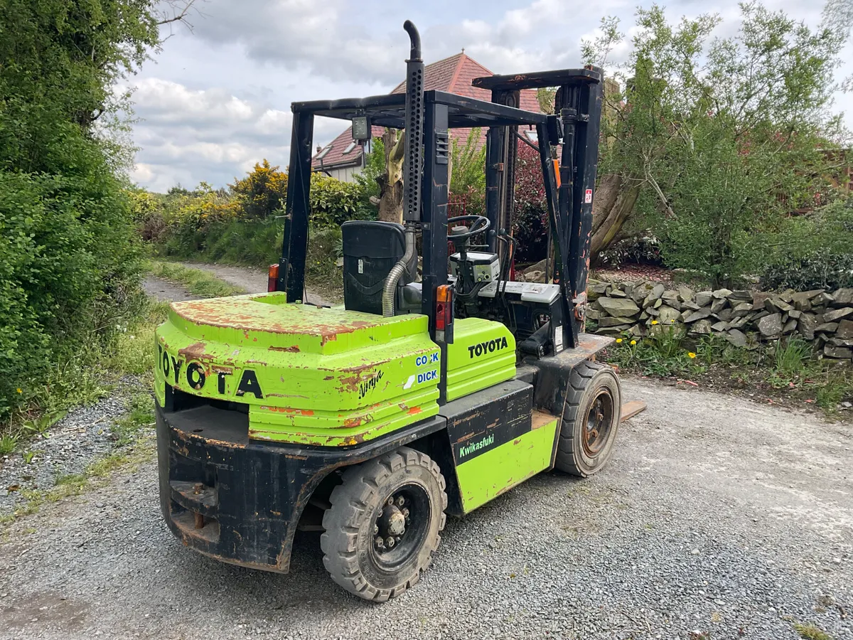 FORKLIFT - Image 4