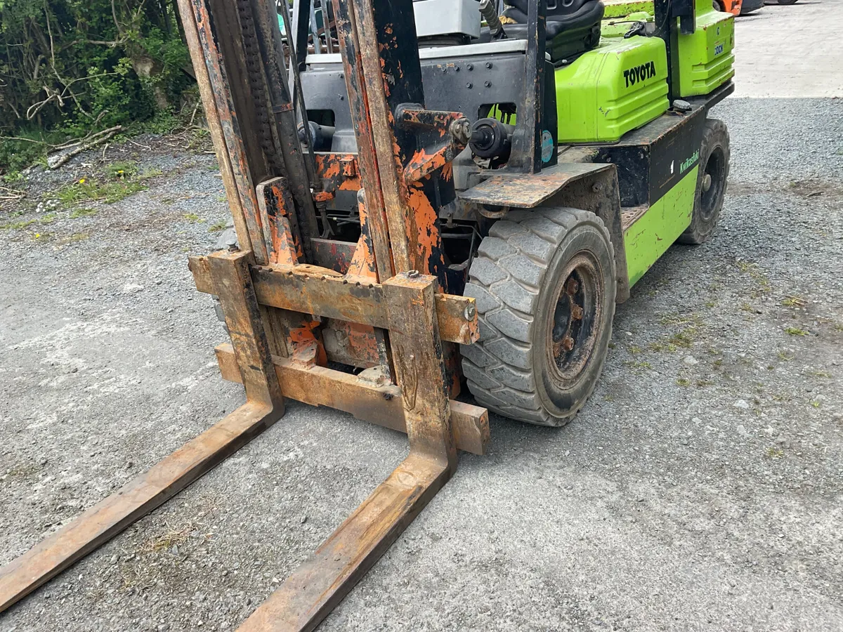 FORKLIFT - Image 2