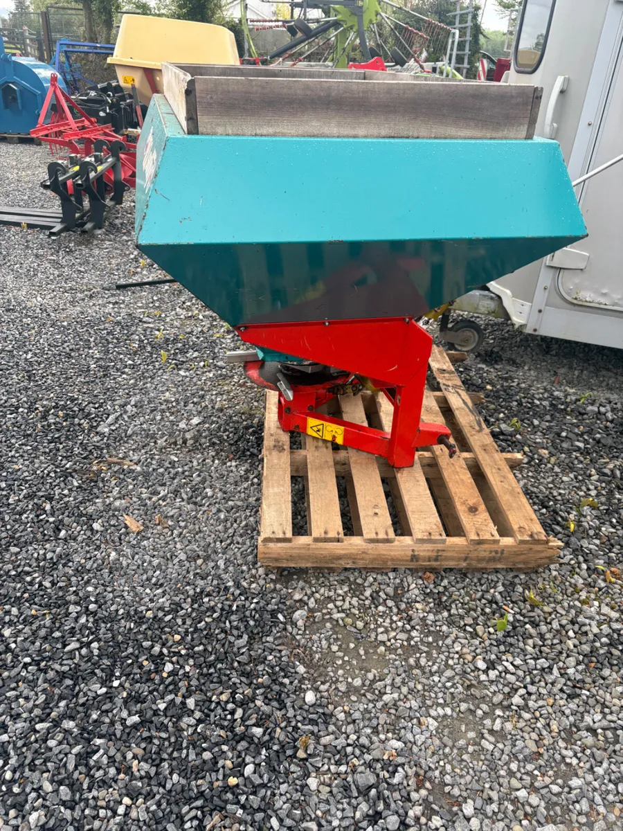 Sulky Fertiliser Spreader - Image 4