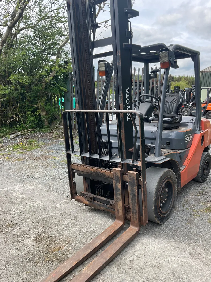 FORKLIFT - Image 2