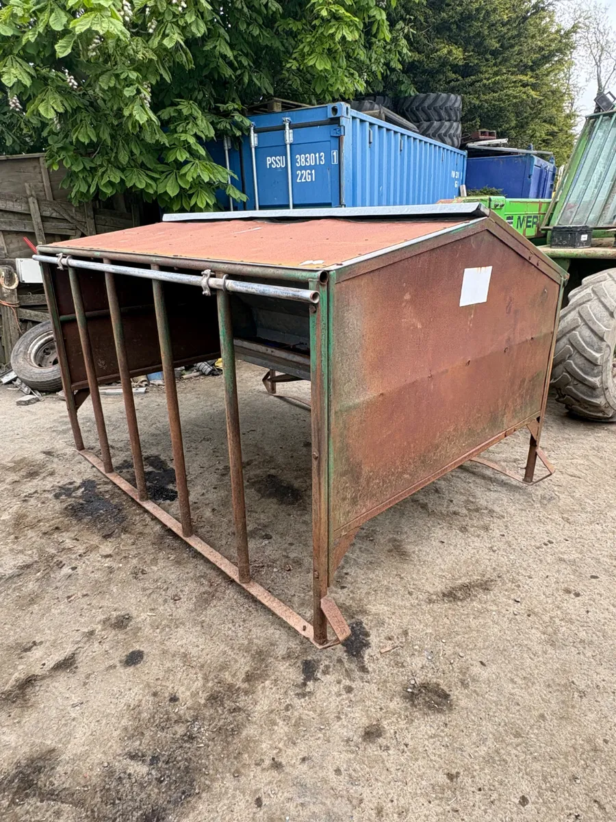 Calf creep feeder - Image 1