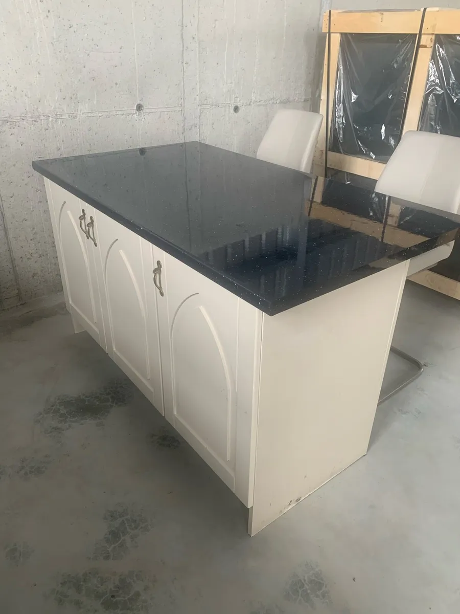 Kitchen island - Image 2
