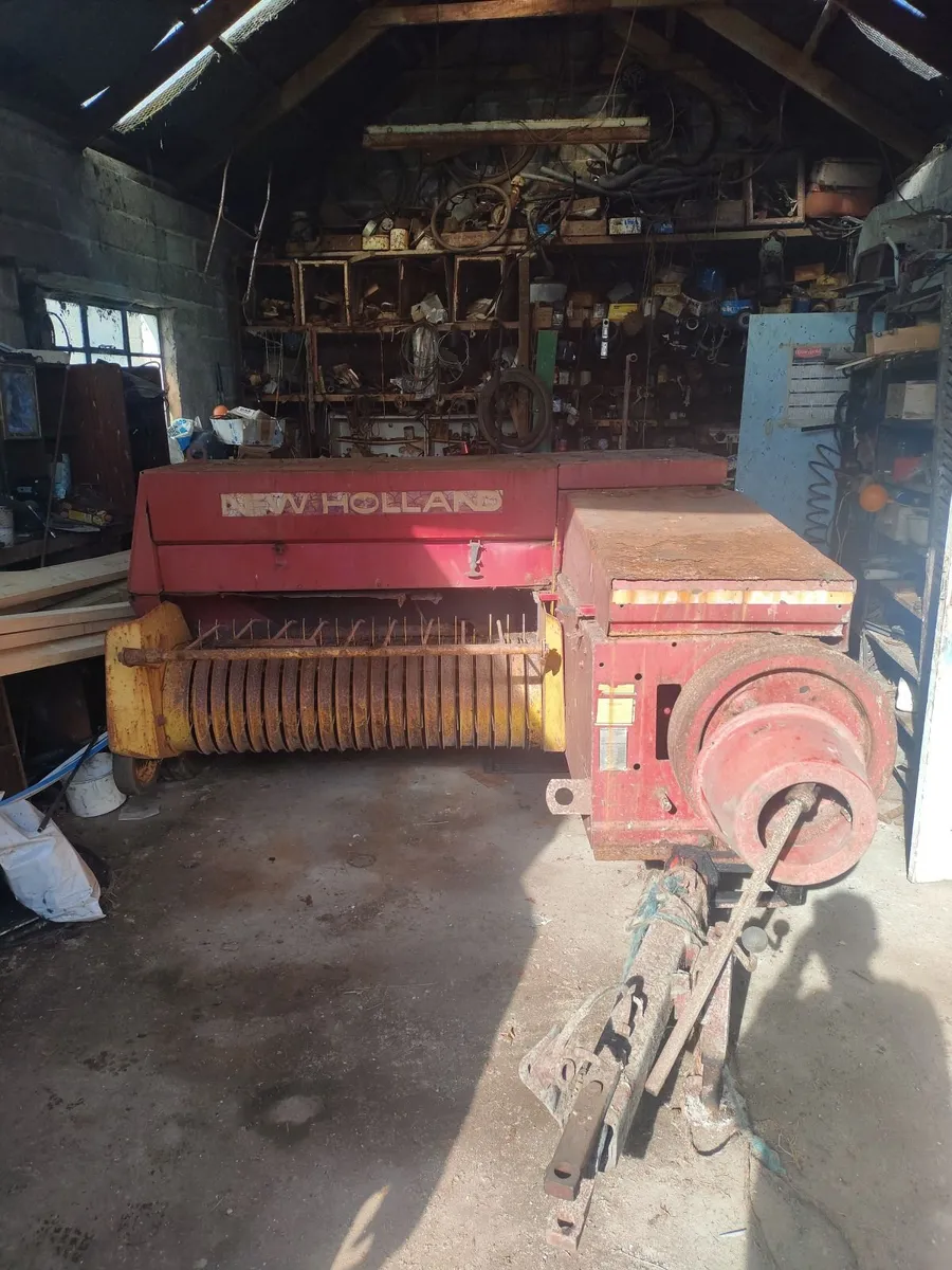 New Holland 370 Square Baler - Image 1