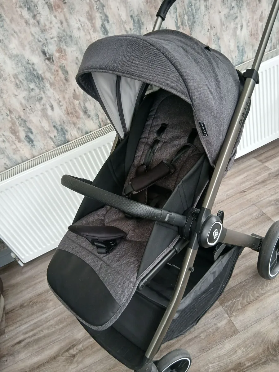 Drift Pushchair & Carrycot - Image 2