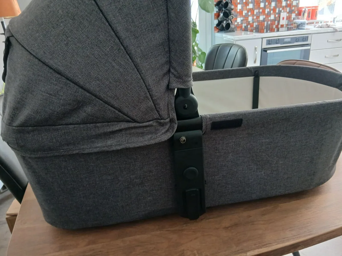 Drift Pushchair & Carrycot - Image 3