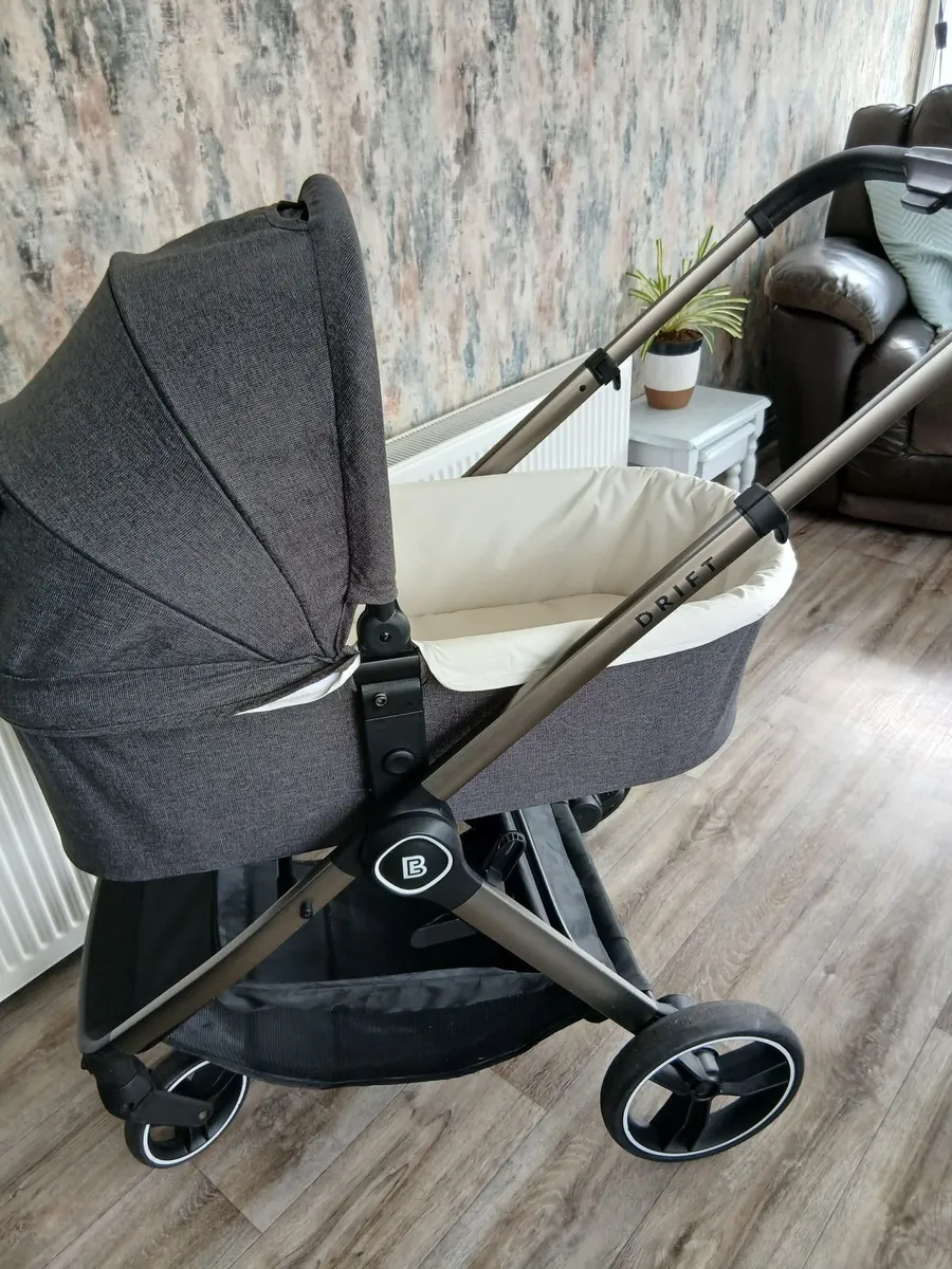 Drift Pushchair & Carrycot - Image 1