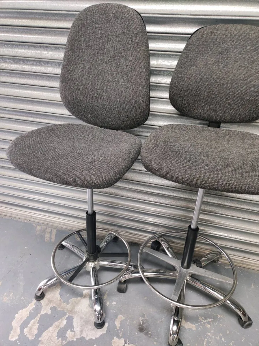 OMS Italy - Ergonomic High spec high chairs - Image 4