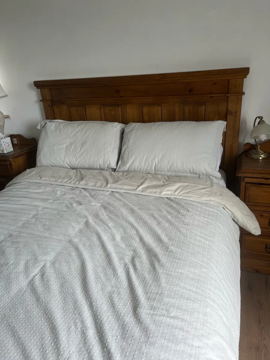 Bedroom furniture - Image 1