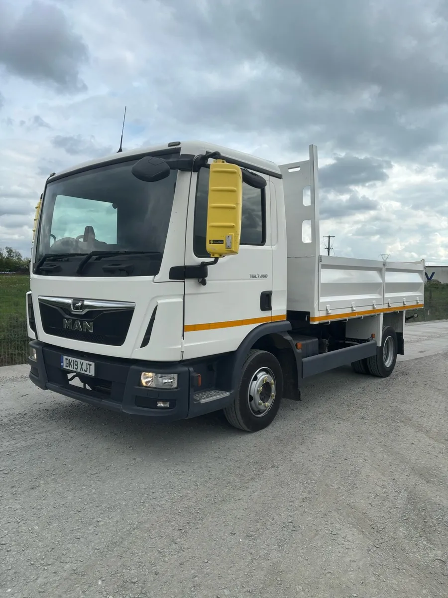 Man 7.5 ton tipper - Image 1