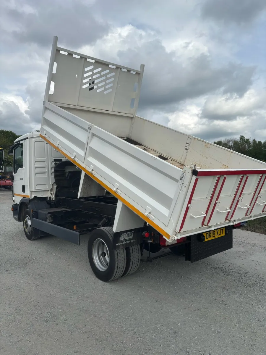 Man 7.5 ton tipper - Image 4
